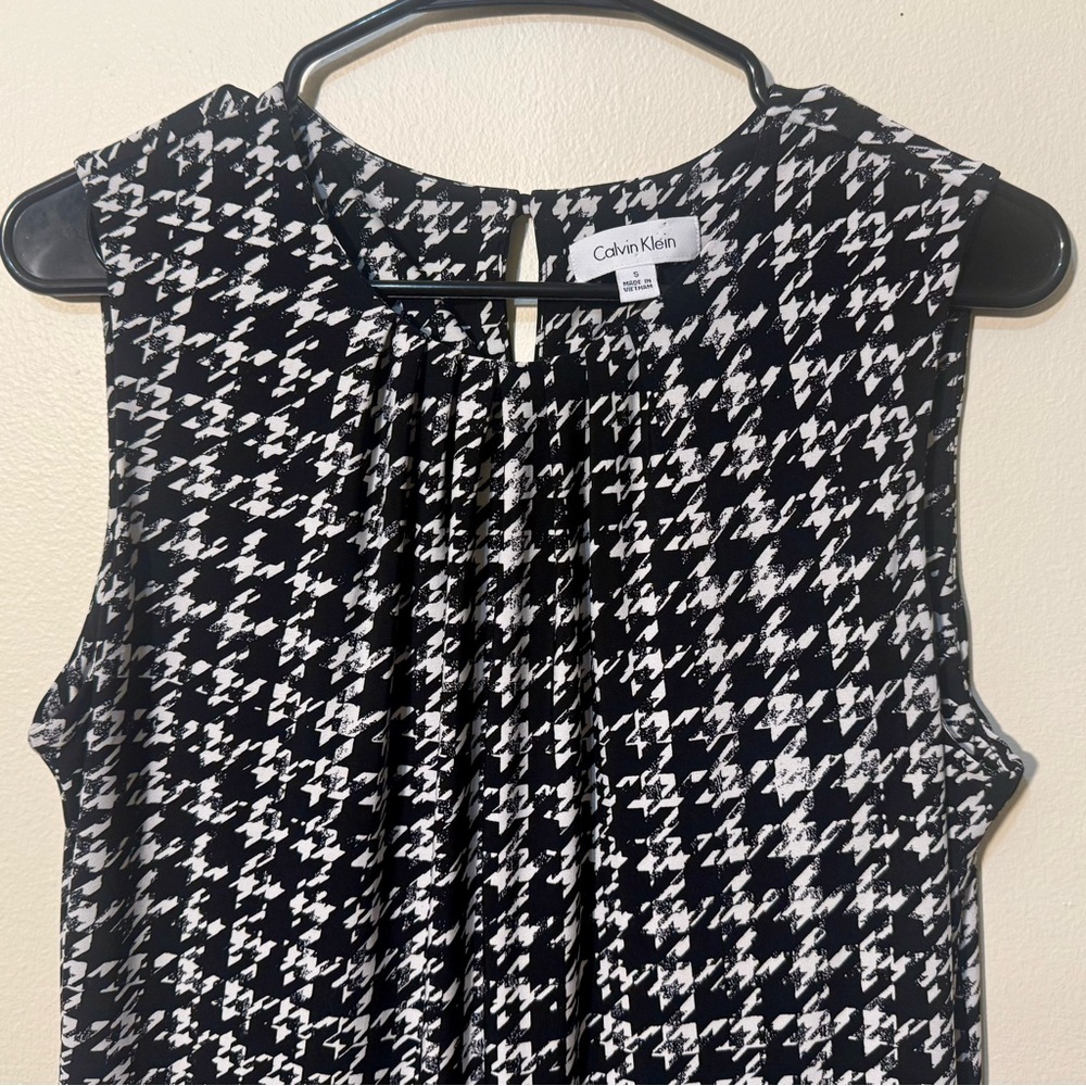 NWOT Calvin Klein Sleeveless Houndstooth Print Top, Size Small - Picture 3 of 3